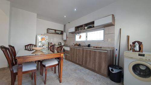 Kitchen, Hornera Canning - A metros de Metropolitano in Las Malvinas