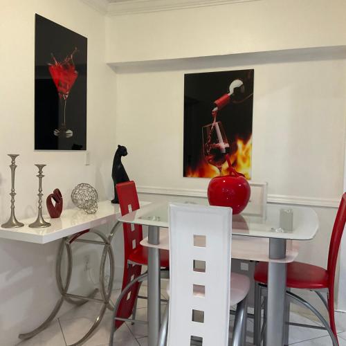 Beautiful House 7 min from Miami Airport w FREE parking image