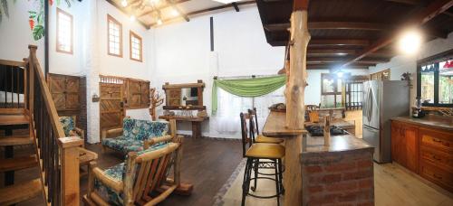 El Encanto Mountain Cabin in ซาเลงโต