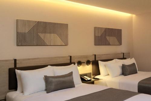 Standard Double Room with Two Double Beds image 5
