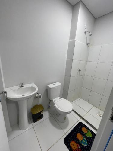 Apto com piscina à 5 min do aeroporto Apto com piscina à 5 min do aeroporto