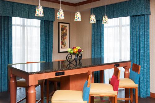 ล็อบบี้, แฮมป์ตันอินน์ แจ็คสันวิลล์ (Hampton Inn Jacksonville) in แจ็คสันวิลล์ (IL)