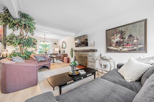 Unique Oasis with Tri-City Access in Mississauga, Canada