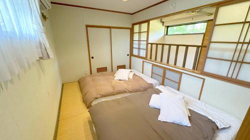 2 bedrooms, 6 beds