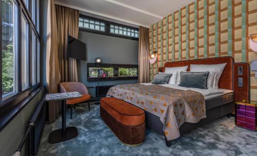 room detail thumbnail 1