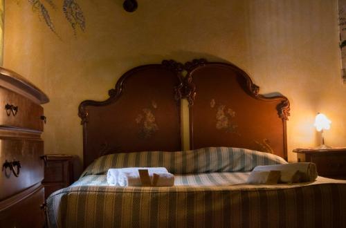 1 queen bed, 2 twin beds