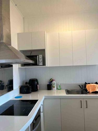 ห้องครัว, Sunny apartment in central Karori in คาโรรี