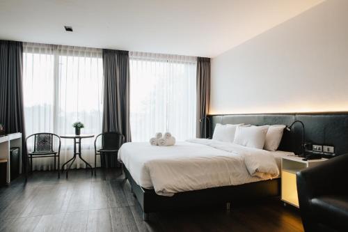 room detail thumbnail 1