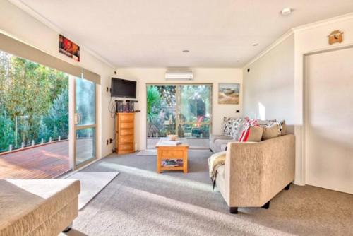 The Bach Wai Rua A Waterfront Home in โอโปโนนี