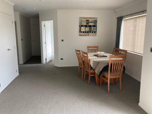 The Bach Wai Rua A Waterfront Home in โอโปโนนี