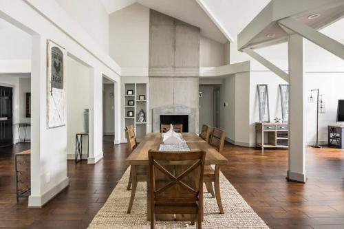 Luxurway Modern Private Home 5 bedrooms POOL in Houston, USA