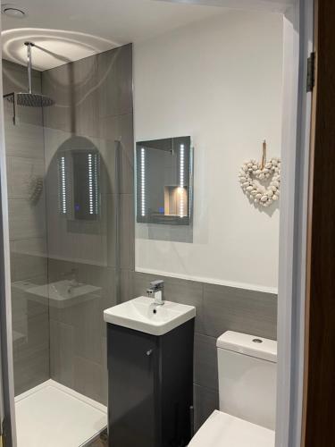 Bathroom, Godden Green B & B Guesthouse in Arreton and Newchurch