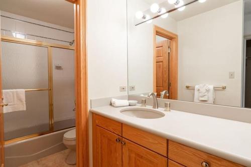 Four-Bedroom Apartment image 5