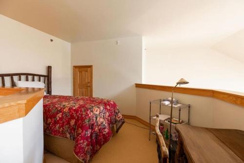 Four-Bedroom Apartment image 3