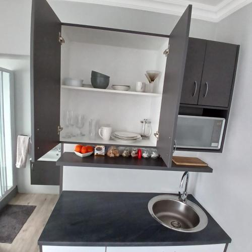 kuchnia, Wanderlust Private Studio Apartment in Country Club