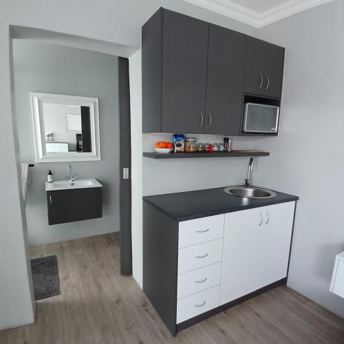 Łazienka, Wanderlust Private Studio Apartment in Country Club