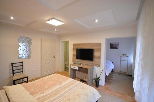 1 queen bed