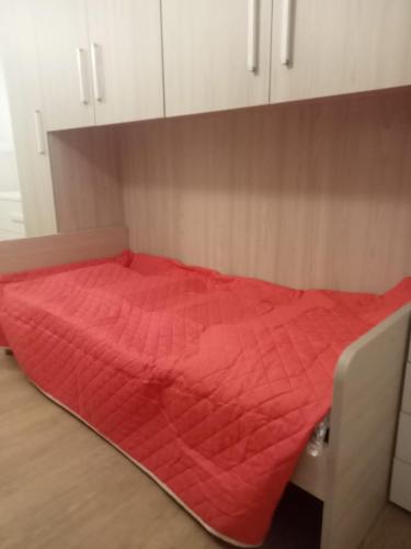 1 twin bed, 1 sofa bed