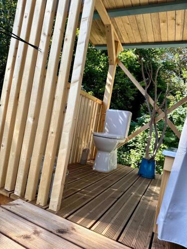 Vannas istaba, TajnyHauz Beehauz terapia na včelách (TajnyHauz Beehauz terapia na vcelach) in Kovacova