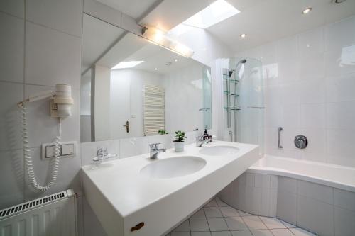 Boutique Hotel Olympia B&B – Seefeld, IL