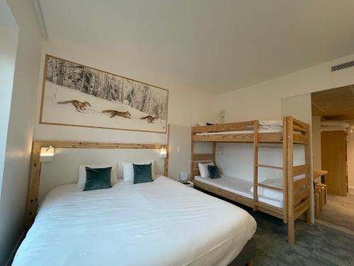 1 king bed, 1 twin bed, 1 bunk bed