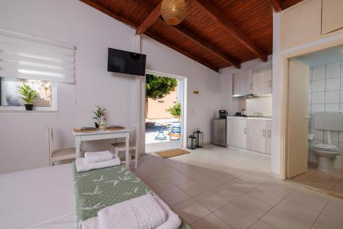 Ariadne Apartments 5