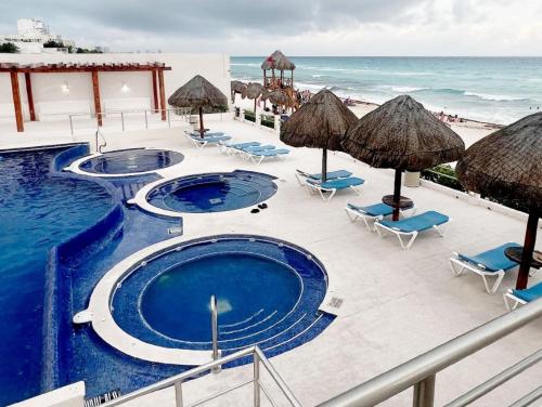 Ocean front beautiful villa, Cancún