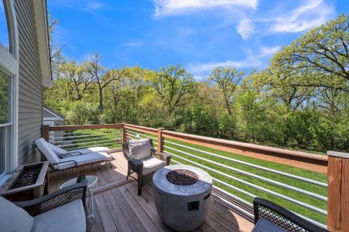 Spacious 5BR Family-Friendly Oasis with Hot Tub home in Algonquin, USA