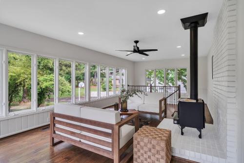 Secluded Retreat- Cozy & Spacious with Water Access home in Gainesville, USA