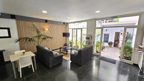 Hostal Mediterráneo - image 10