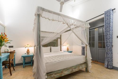 Deluxe Double Room image 9