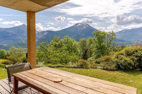 Appart agréable près d'Embrun (Appart agreable pres d'Embrun) in ชาโตว์รูซ์-แอลพ์