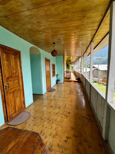 Balkons/terase, Nanago Guesthouse in Mestia