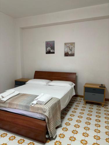 1 double bed, 2 twin beds