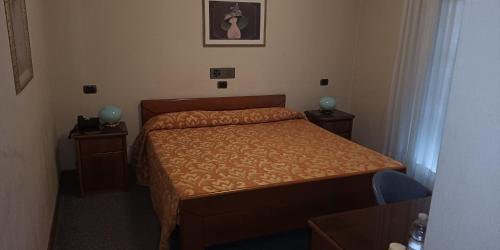 1 double bed, 1 twin bed
