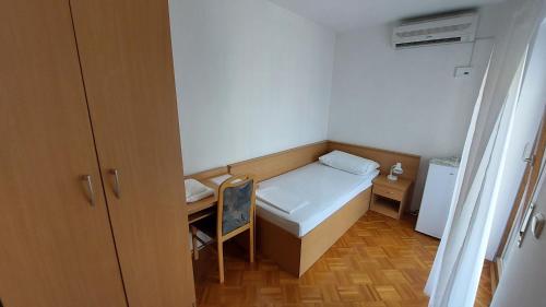 1 twin bed