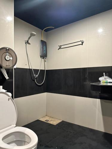 New Warm Light Hostel - 샤워실