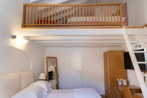 皮尔戈斯玛维罗米恰利酒店