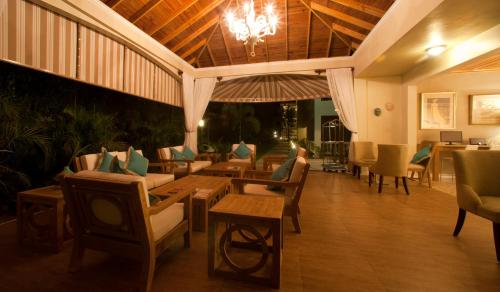 Bar/ Salón, Sandy Haven Resort in Negril