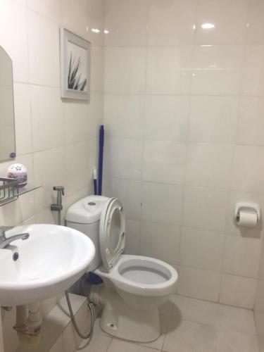 Bathroom, Mush Room Living in Ma-a