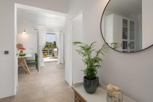 Two-Bedroom Holiday Home with Terrace and Sea View image 10