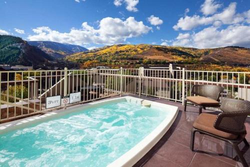 อ่างแช่น้ำร้อน, Enjoy 1BD vacation condo just steps away from tons of activities in Vail Valley in เอวอน (CO)