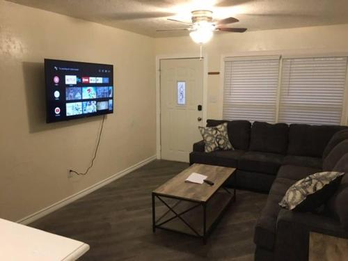3 Bdrms next 2 Ft Sill 14% discount for 1 week in Lawton, USA