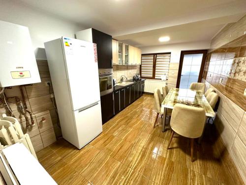 Chris Mountain Retreat Chris Mountain Retreat