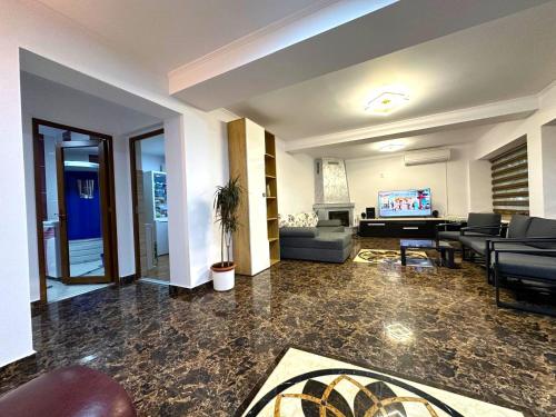 Chris Mountain Retreat Chris Mountain Retreat