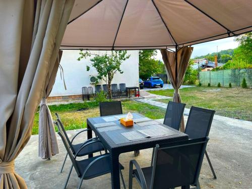 Chris Mountain Retreat Chris Mountain Retreat