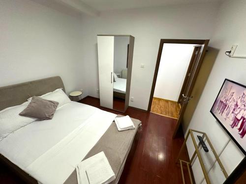 Chris Mountain Retreat Chris Mountain Retreat