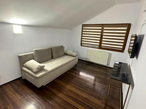 Chris Mountain Retreat Chris Mountain Retreat