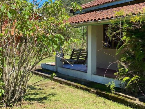 Linda chacara com conforto e meio a natureza