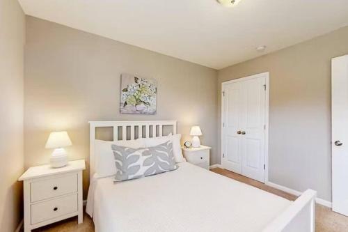 Home Sweet Home in Charleston! 3BR full amenities in Charleston, USA